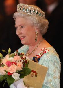 Figura 4 - Rainha Elisabete II com a sua tiara de Esmeraldas